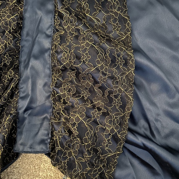 🎅🏻 VINTAGE ADRIENNE VITTADINI DESIGN LONG NAVY/METALLIC GOLD LACE WRAP NWT $68 - Picture 4 of 7